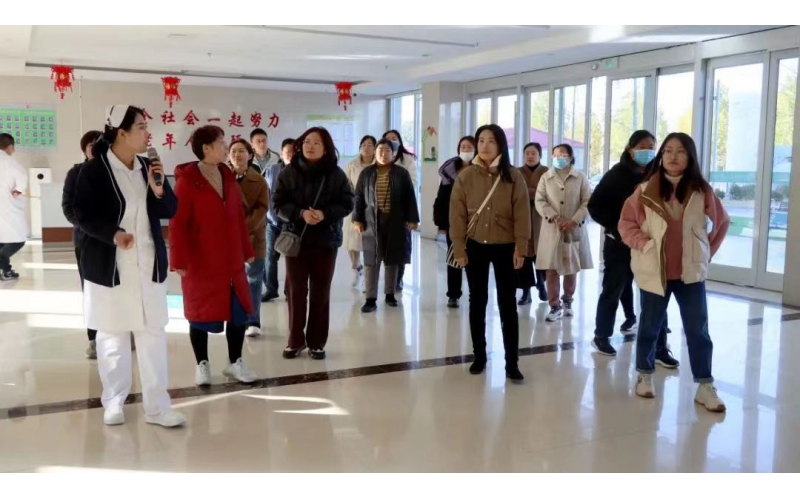 Director Hu of the Rehabilitation Department of Heze People's Hospital led a team to visit our company and reached a cooperation agreement with us